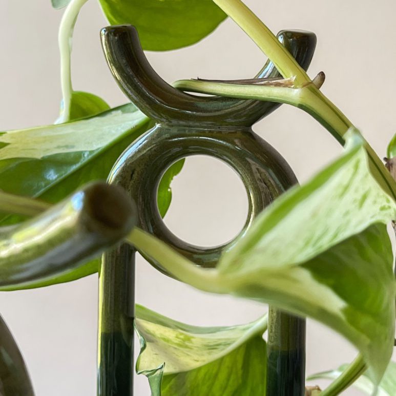 Bergs Potter Folk Plantstakes – Decorative Ceramic Plant Supports