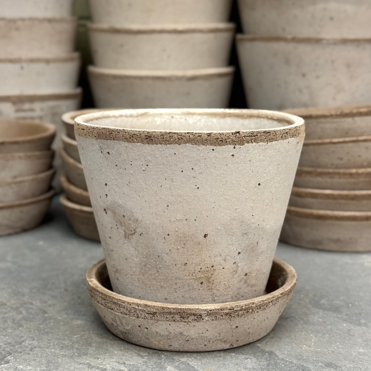 Bergs Potter Julie Pot & Saucer Set – Grey Terracotta