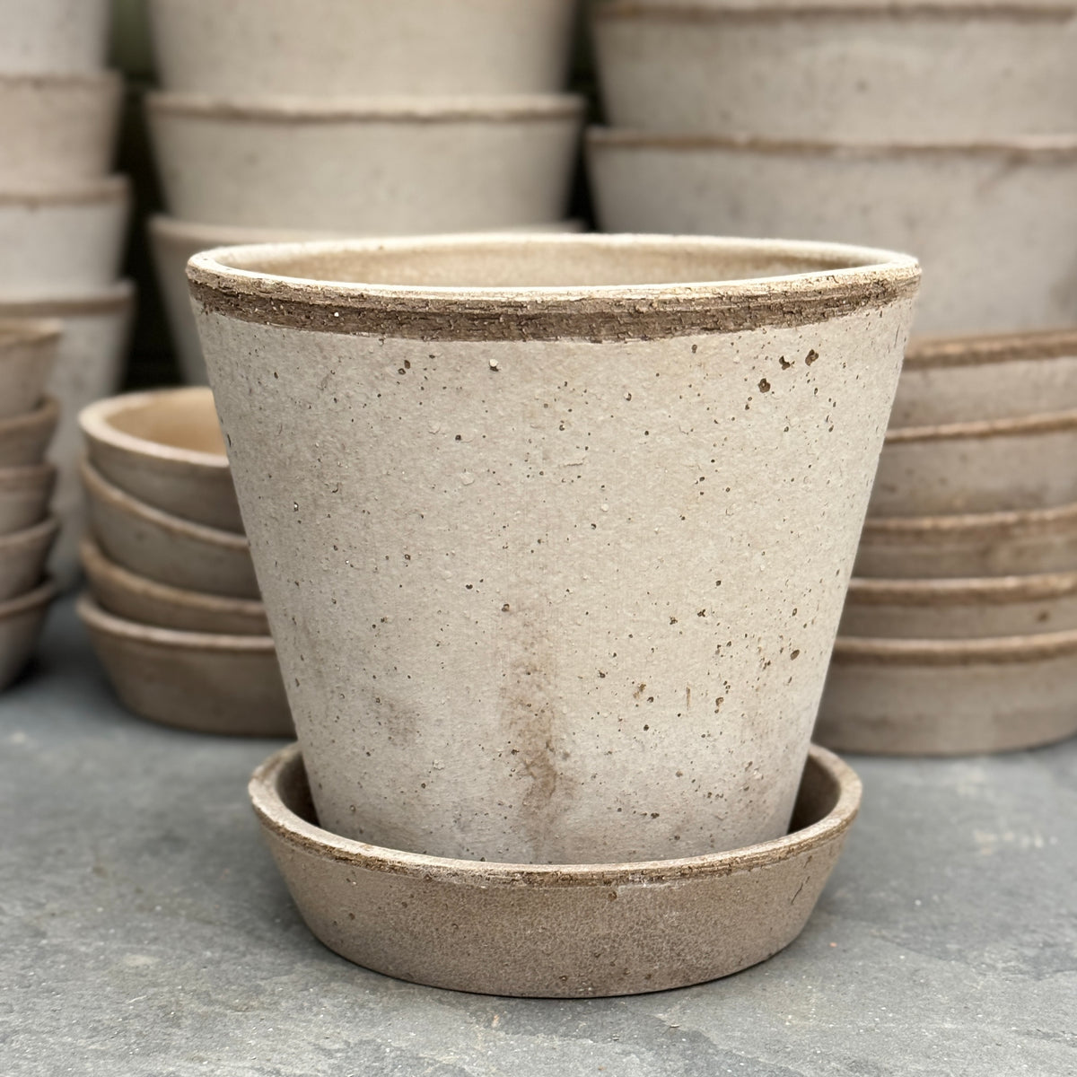 Bergs Potter Julie Pot & Saucer Set – Grey Terracotta