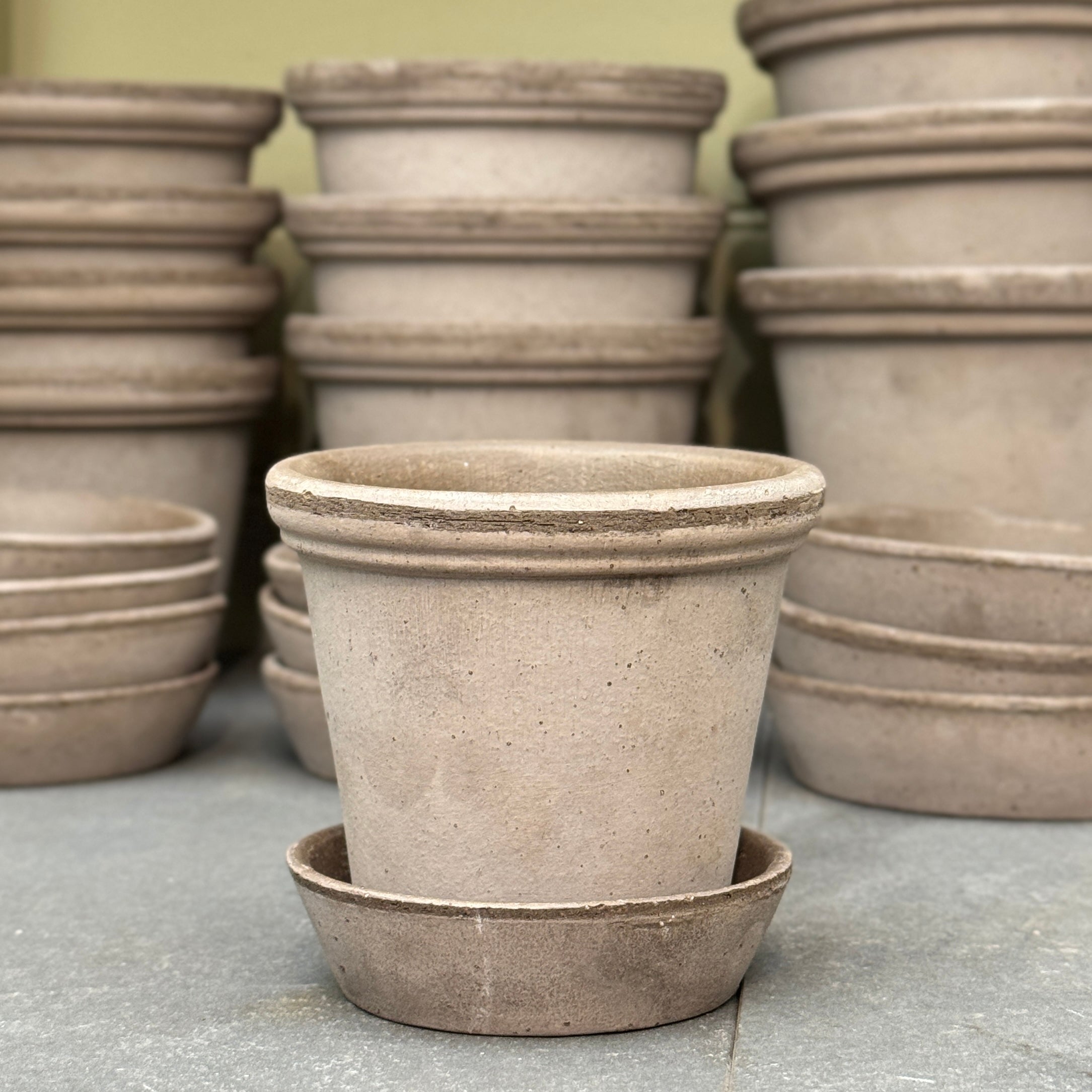 Bergs Potter Flora Pot & Saucer Set – Grey Terracotta