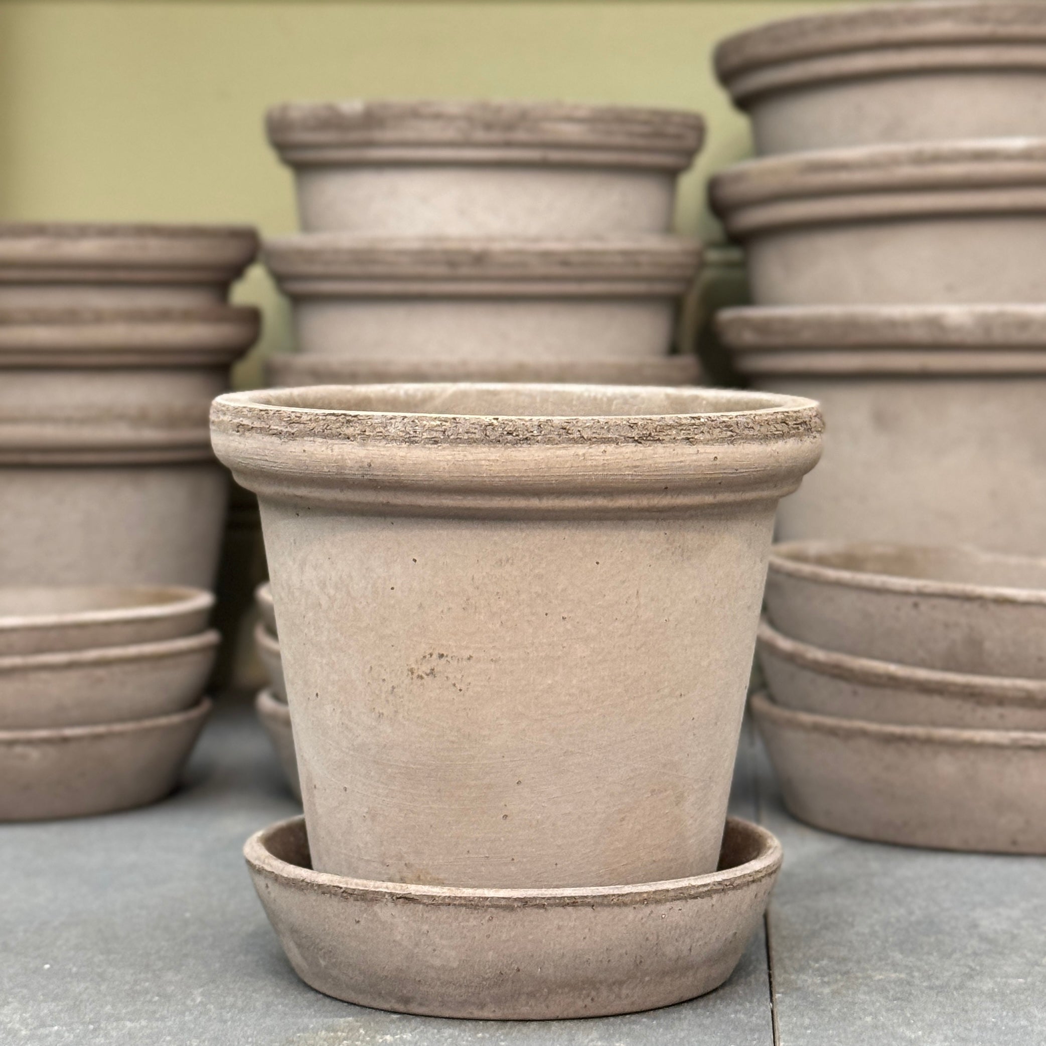 Bergs Potter Flora Pot & Saucer Set – Grey Terracotta