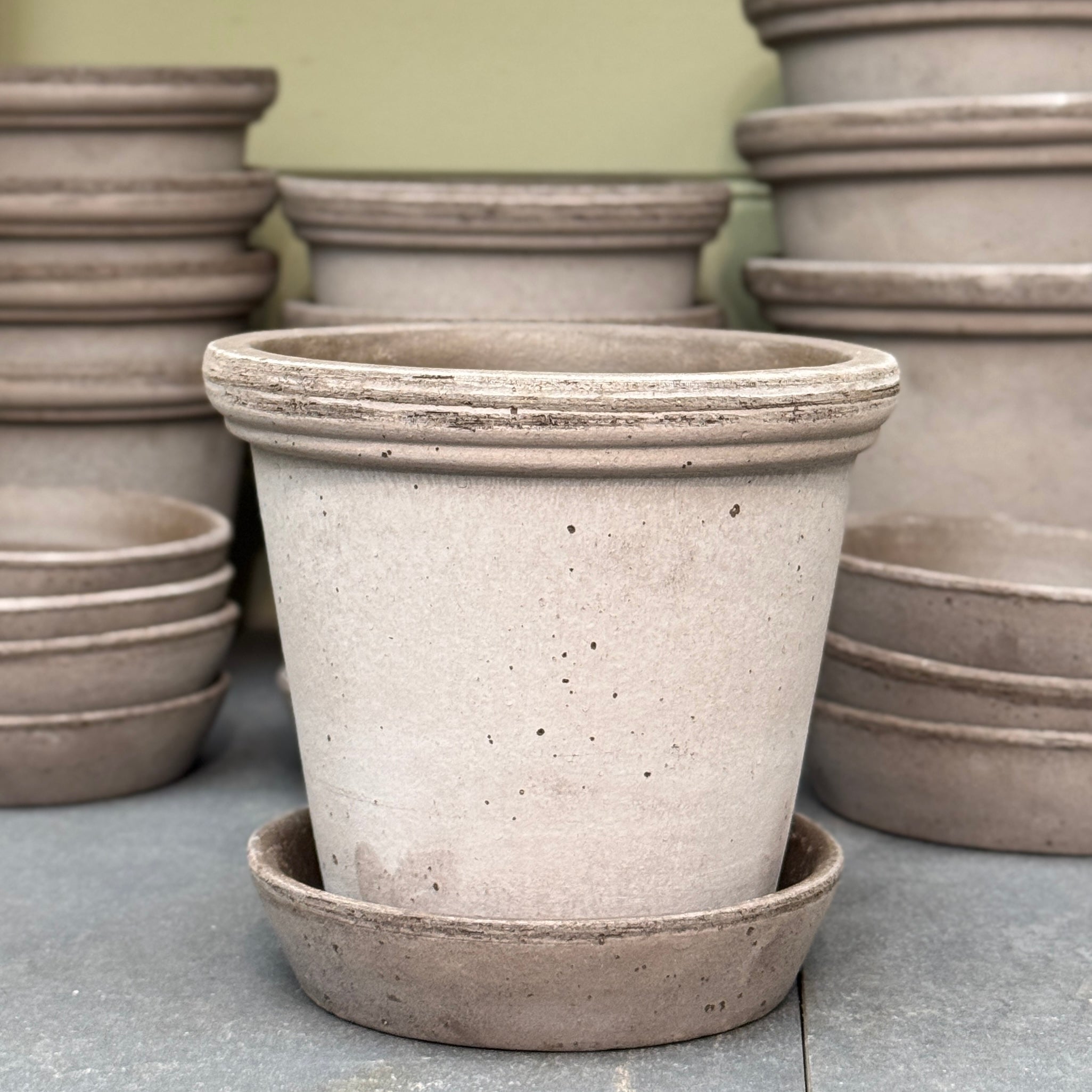 Bergs Potter Flora Pot & Saucer Set – Grey Terracotta