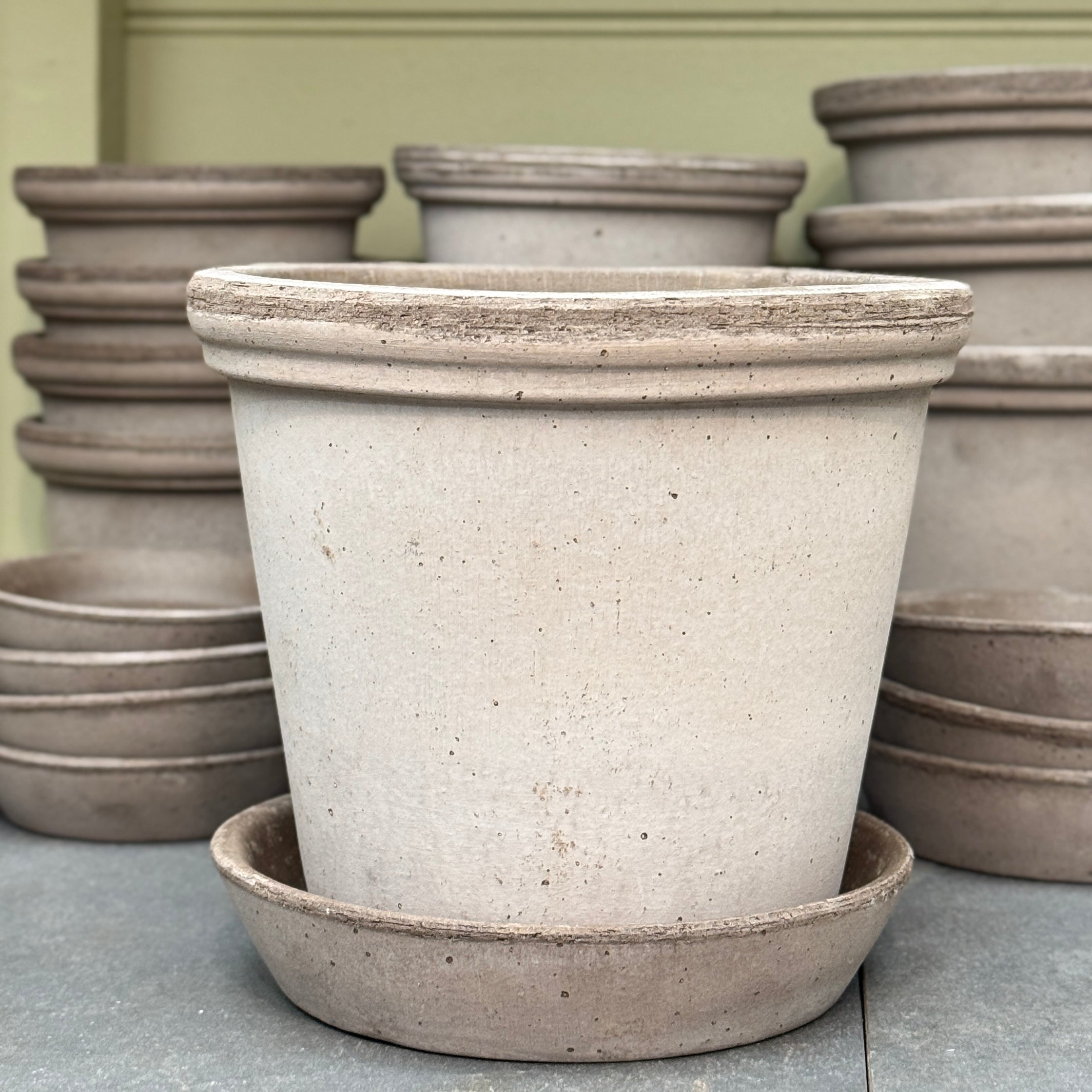 Bergs Potter Flora Pot & Saucer Set – Grey Terracotta