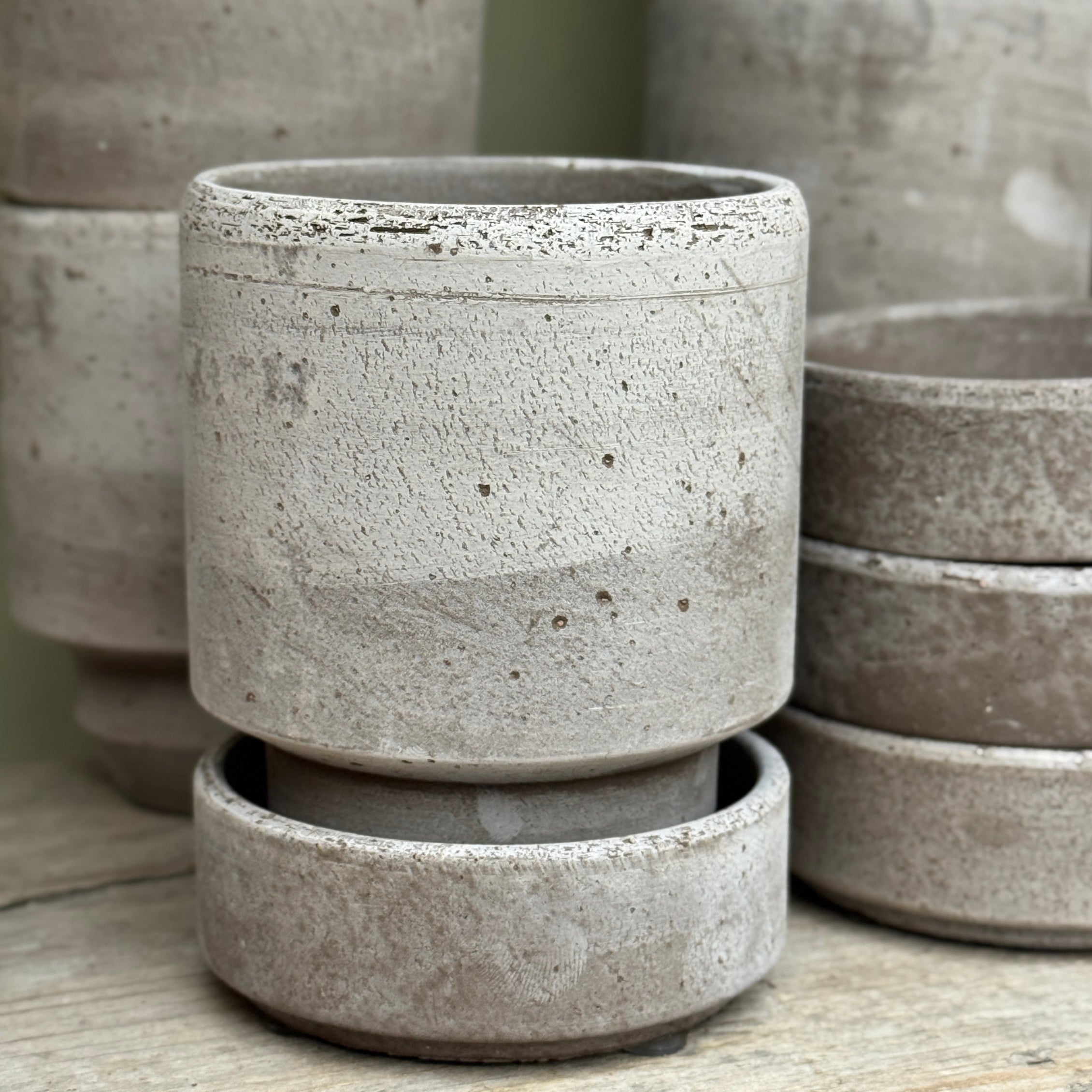 Bergs Potter Hoff Pot & Saucer Set – Grey & Rosa Terracotta