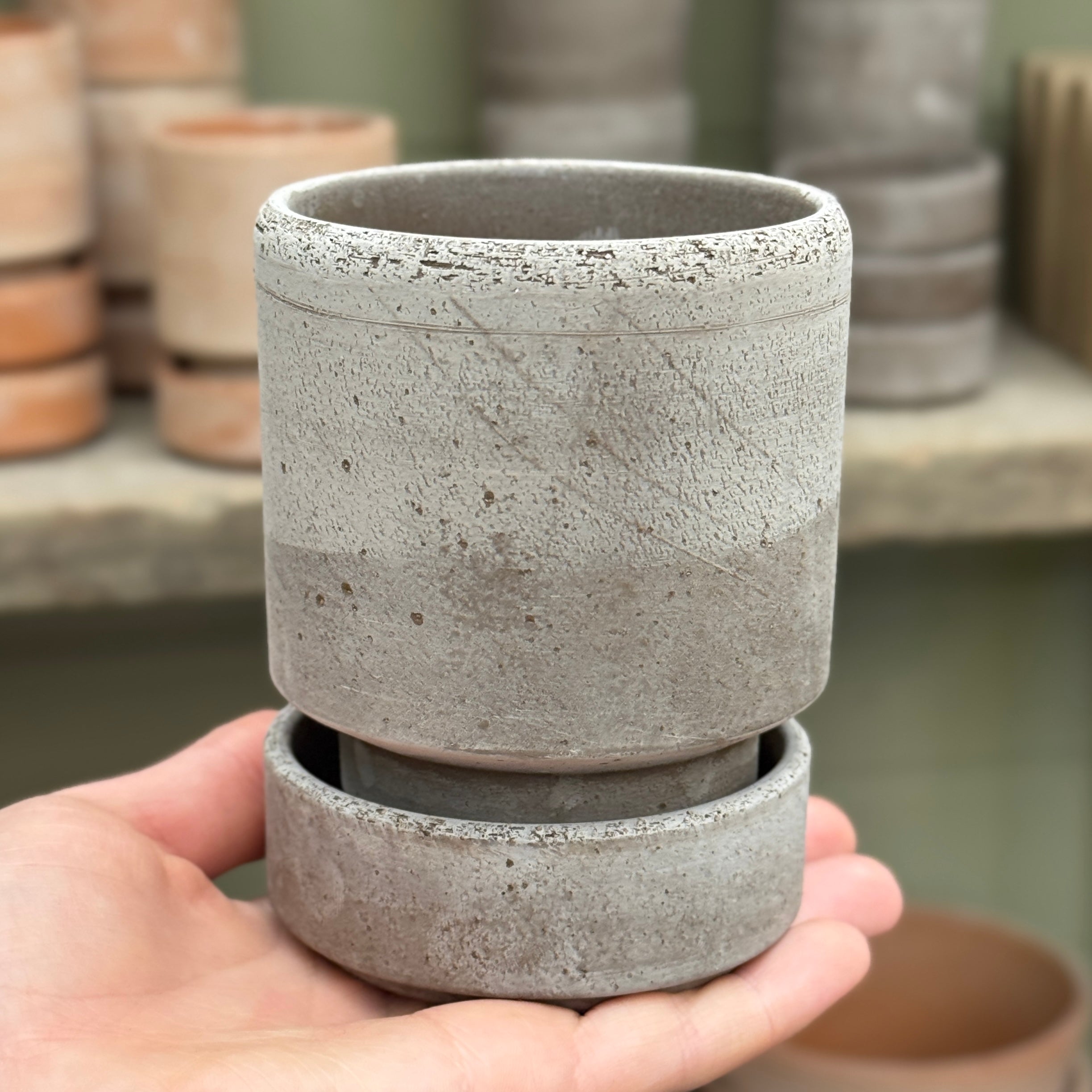 Bergs Potter Hoff Pot & Saucer Set – Grey & Rosa Terracotta