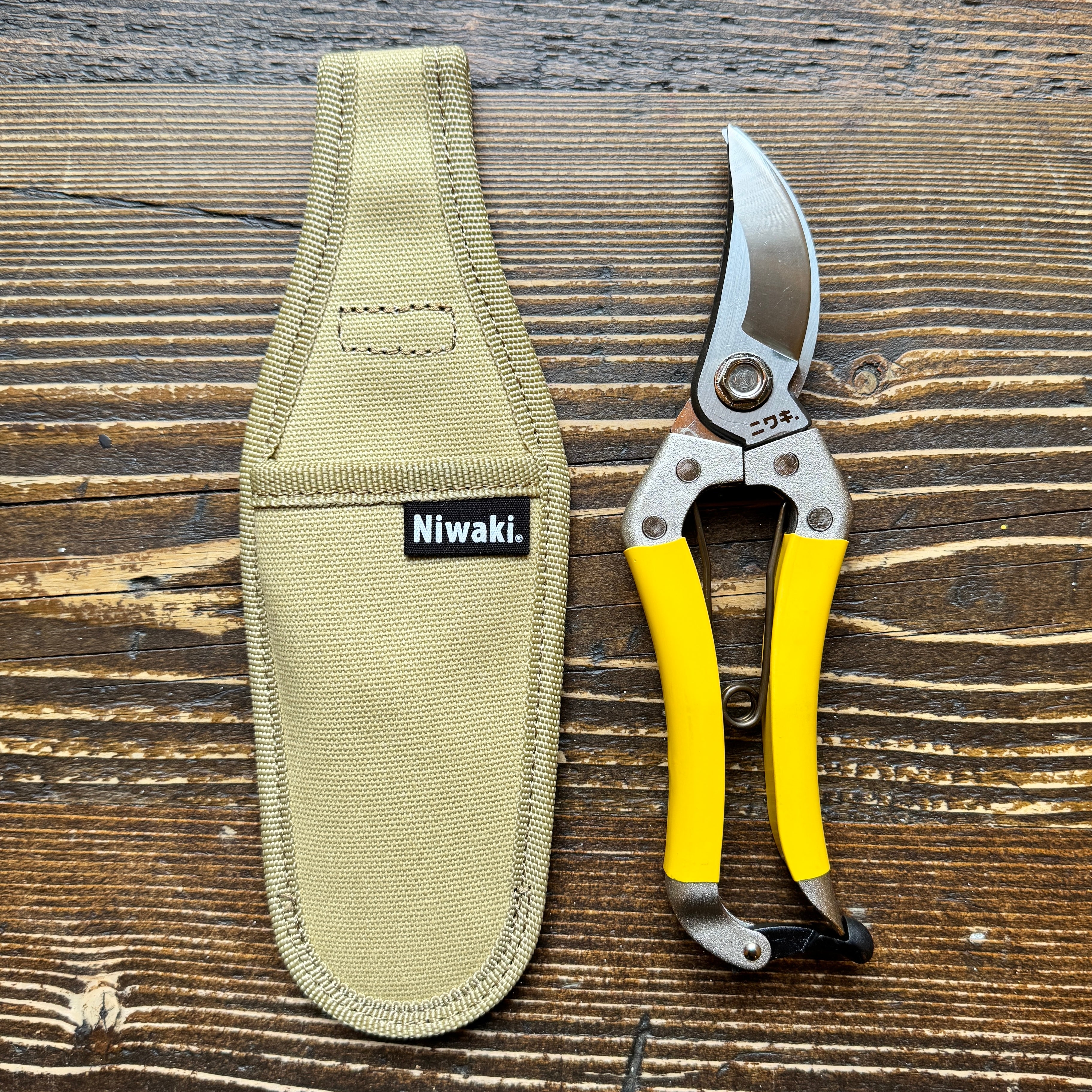Niwaki Daikiba Secateurs with Canvas Holster