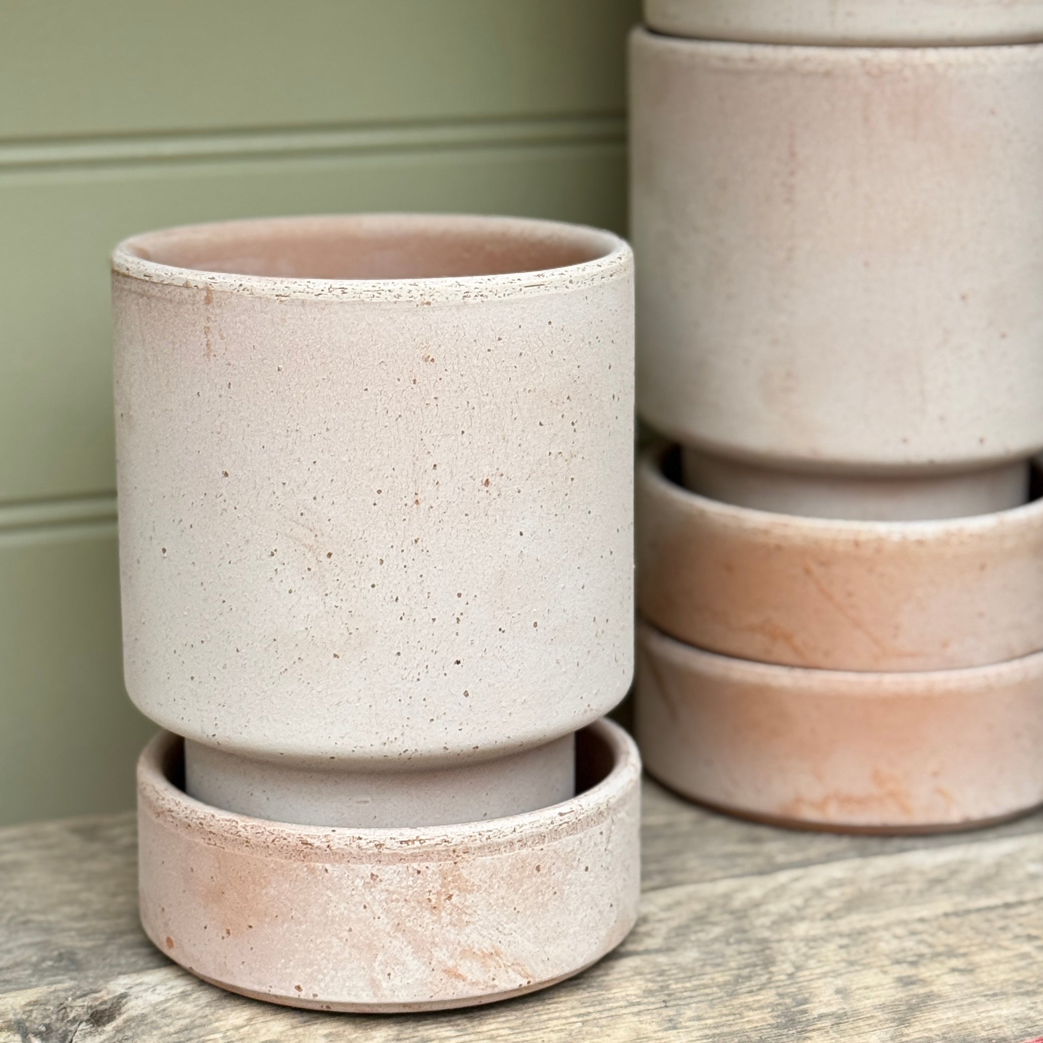 Bergs Potter Hoff Pot & Saucer Set – Grey & Rosa Terracotta