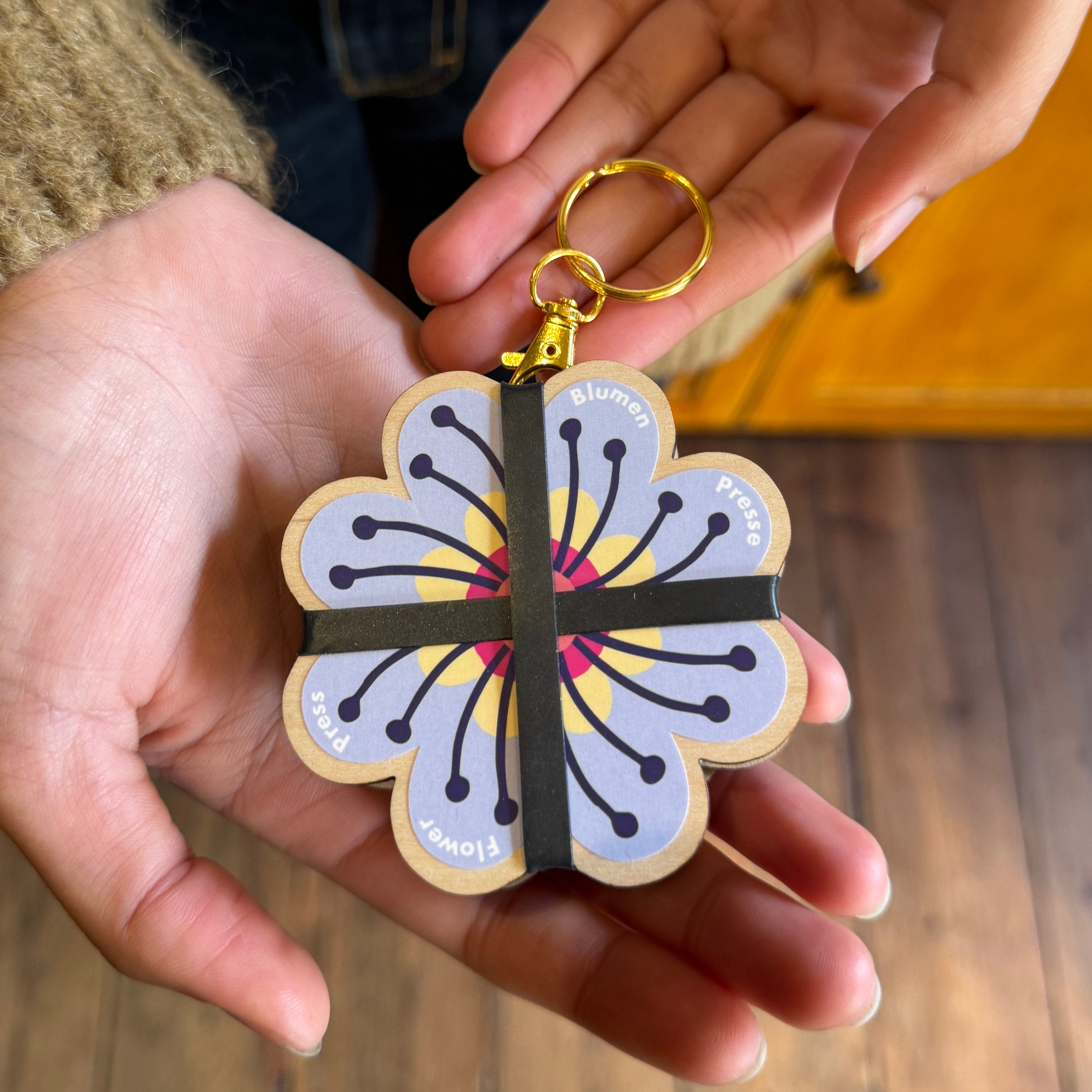 Keyring Flower Press | Studio Wald