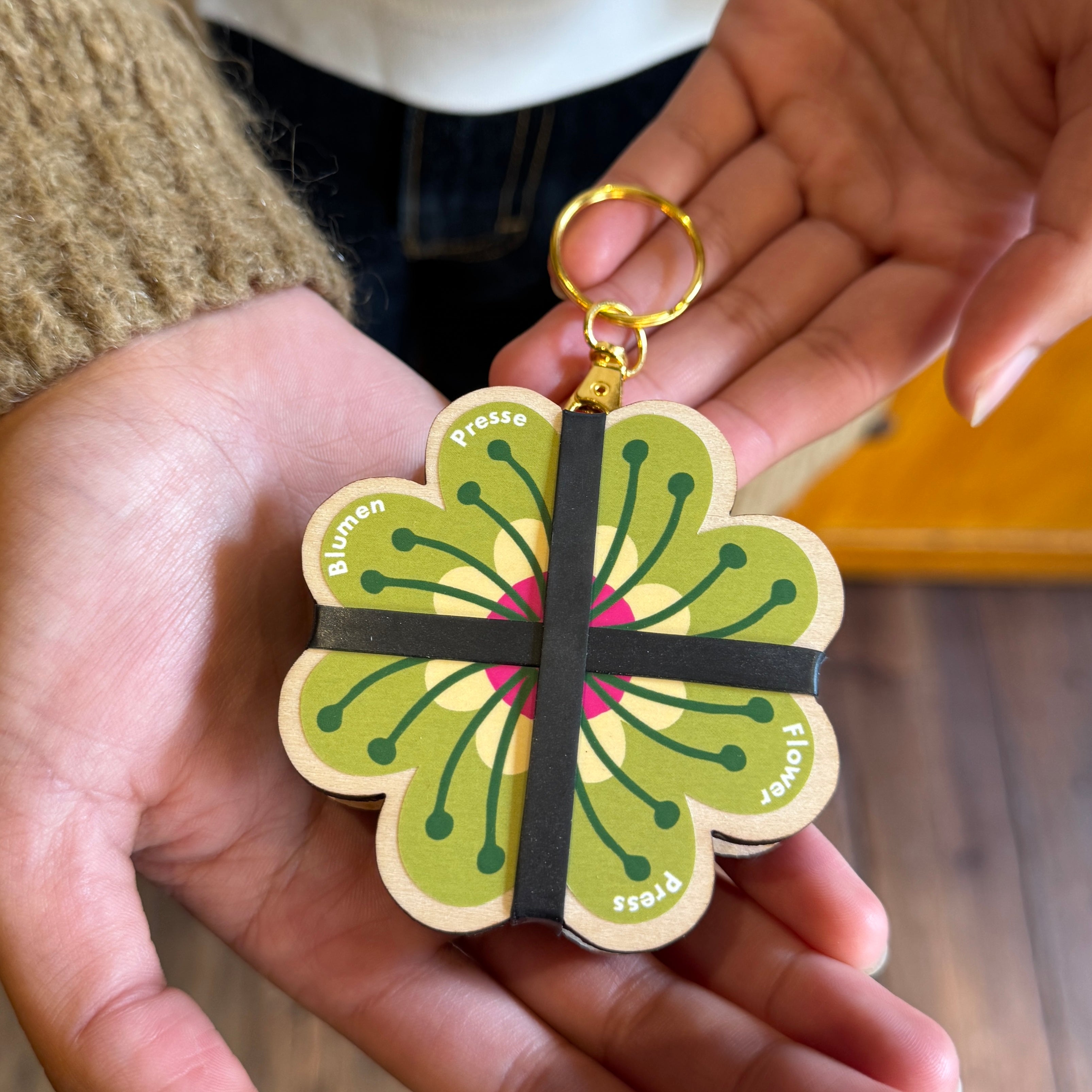 Keyring Flower Press | Studio Wald