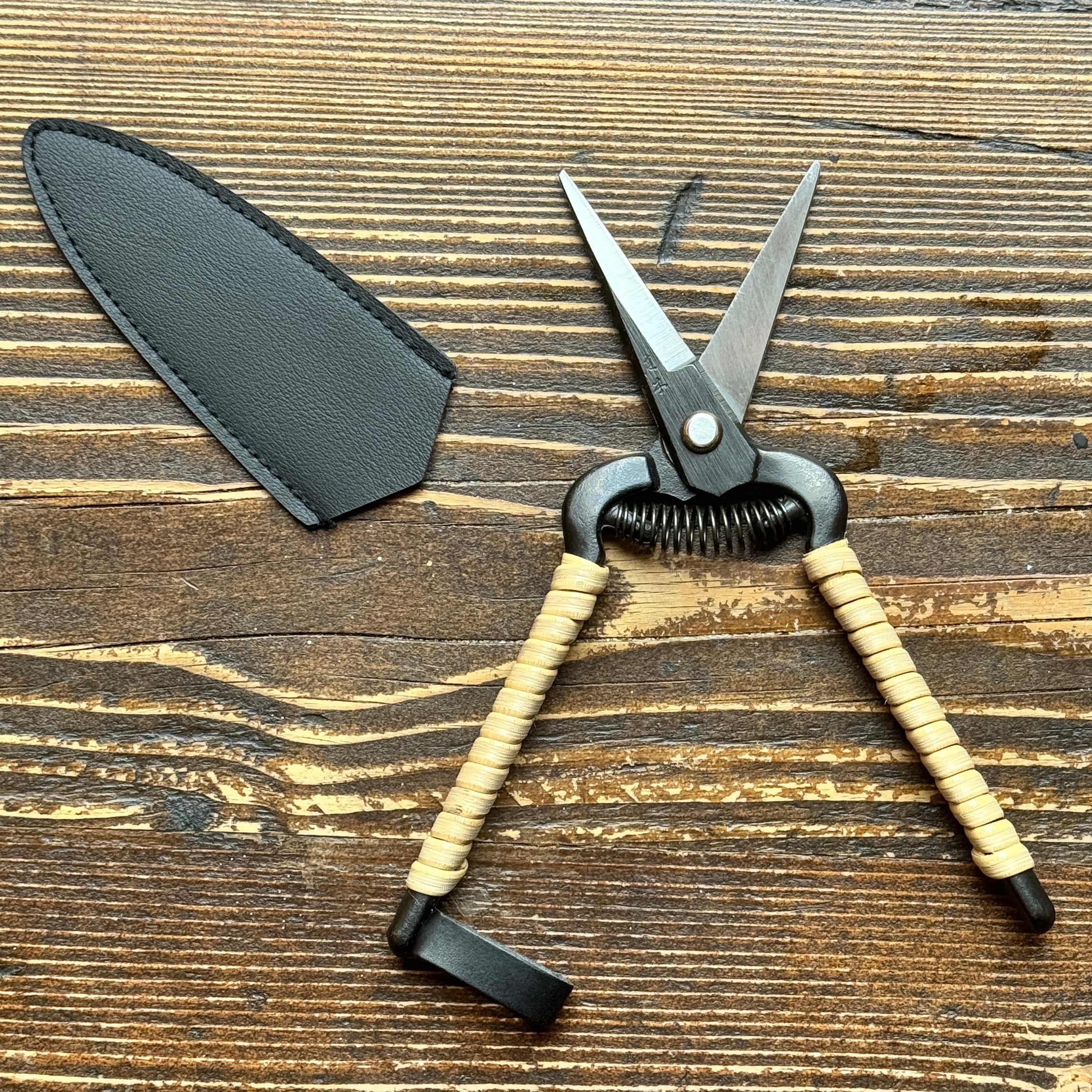 Niwaki Rattan Snips