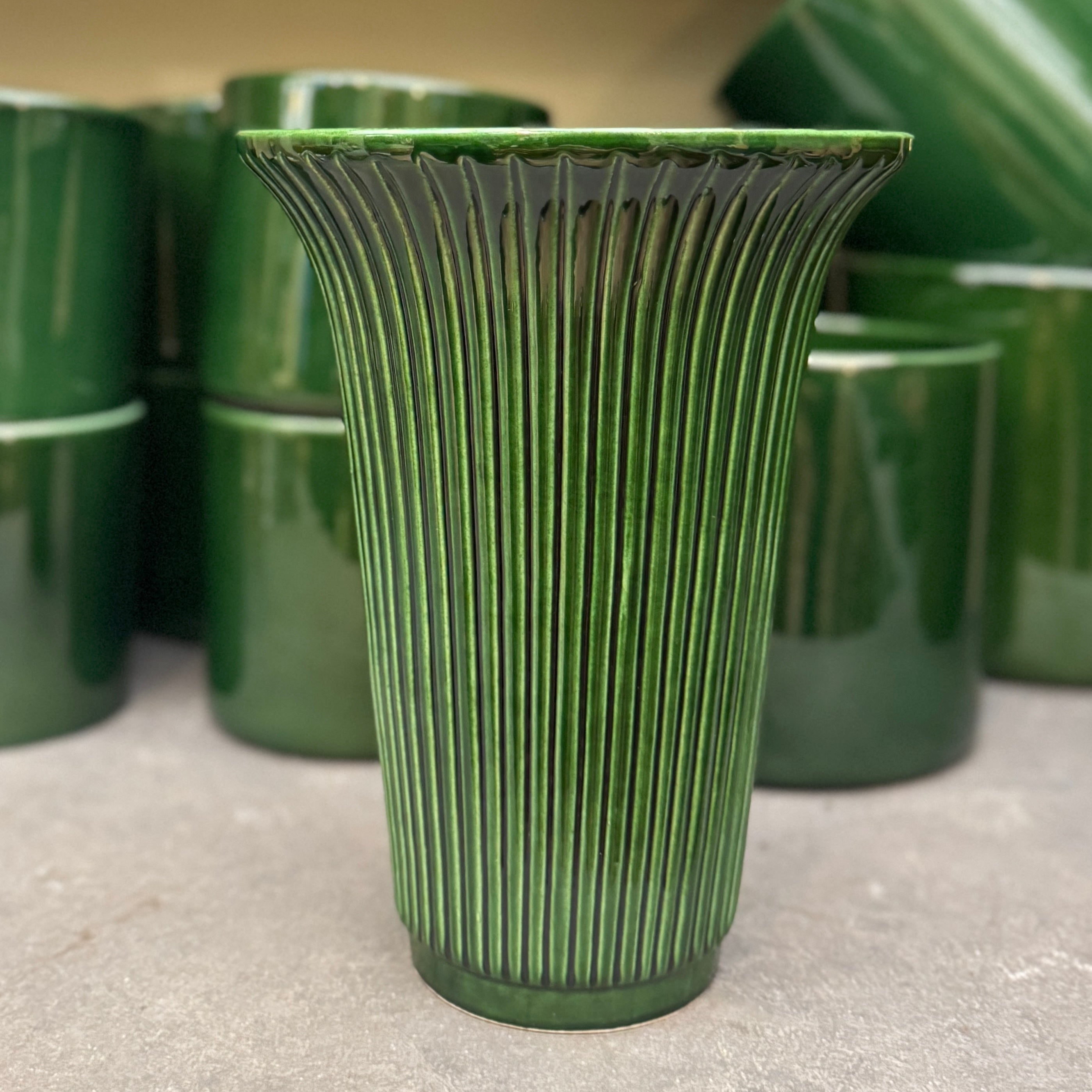 Bergs Potter Daisy Vase | 25cm Emerald Green Glazed