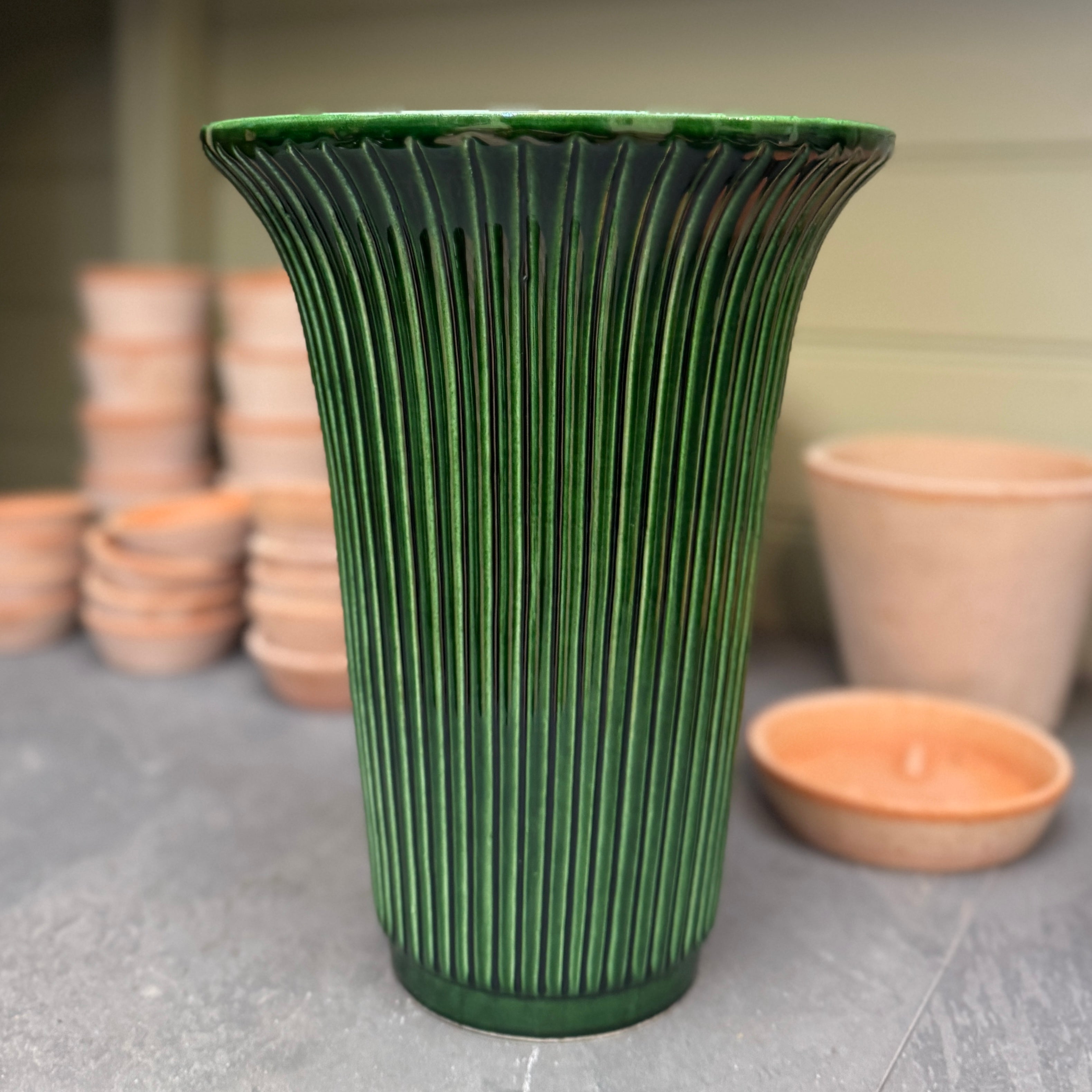Bergs Potter Daisy Vase | 25cm Emerald Green Glazed