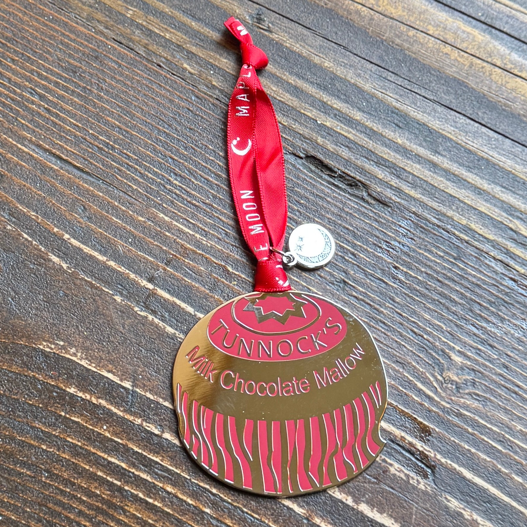 Tunnock’s Teacake Hanging Decoration – Enamel Scottish Ornament