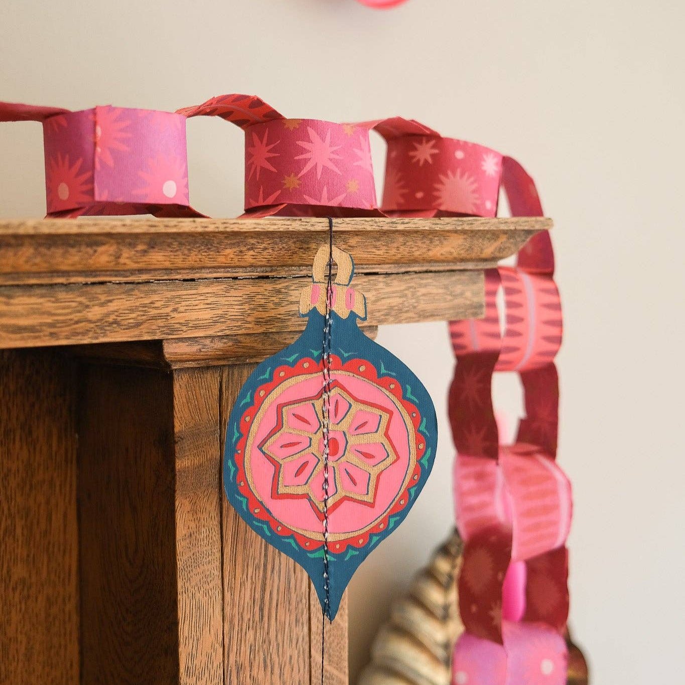 Pink and Red Paper Chain Kit – East End Press