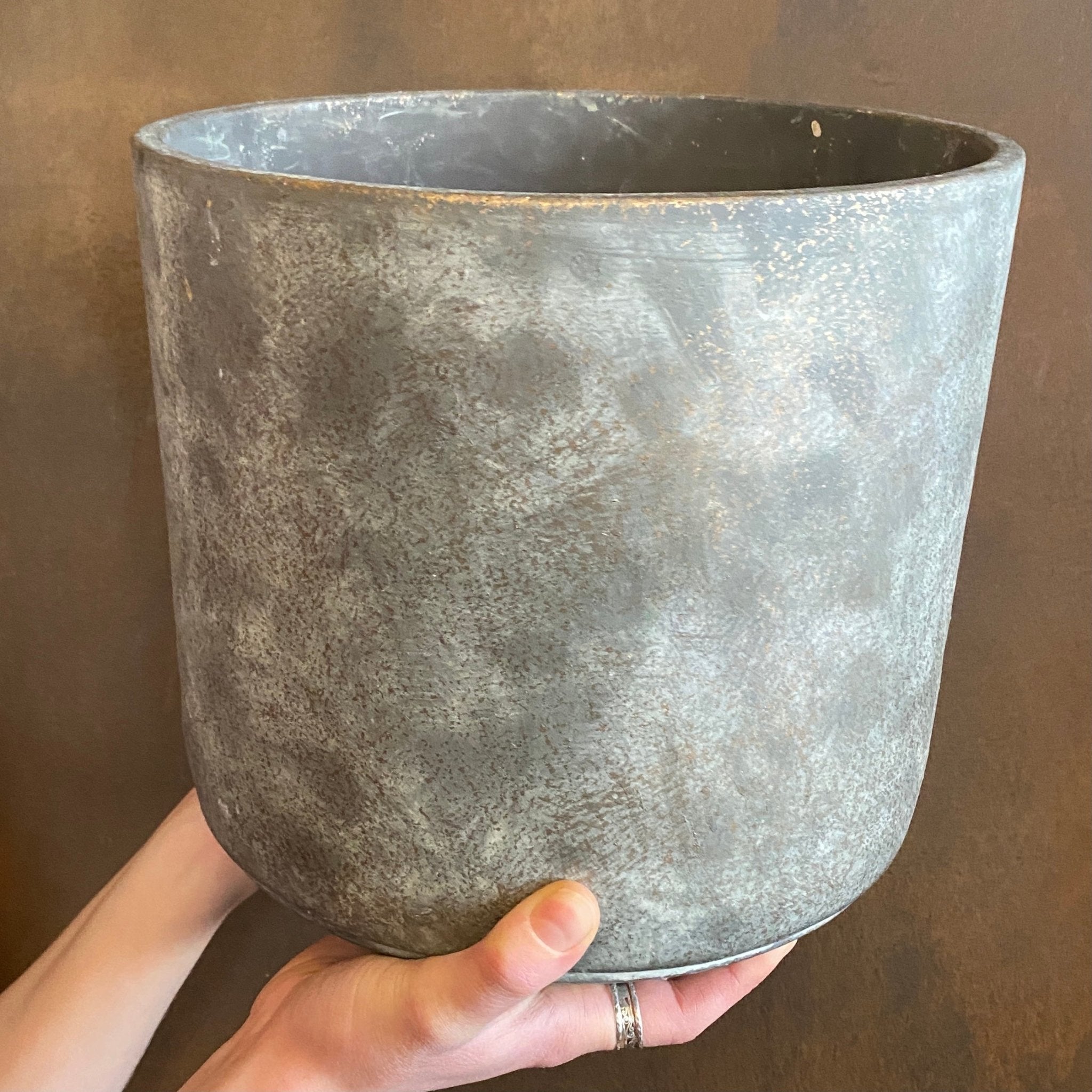 Cement Pot - Dark | 21cm - grow urban. UK