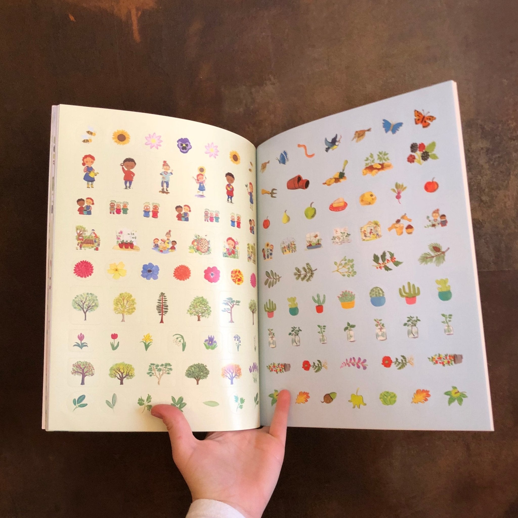 Growing Things (A Sticker & Activity Book) - grow urban. UK