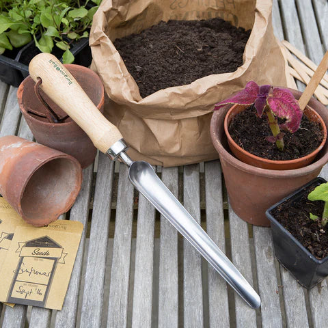 Widger – RHS Endorsed Garden Tool