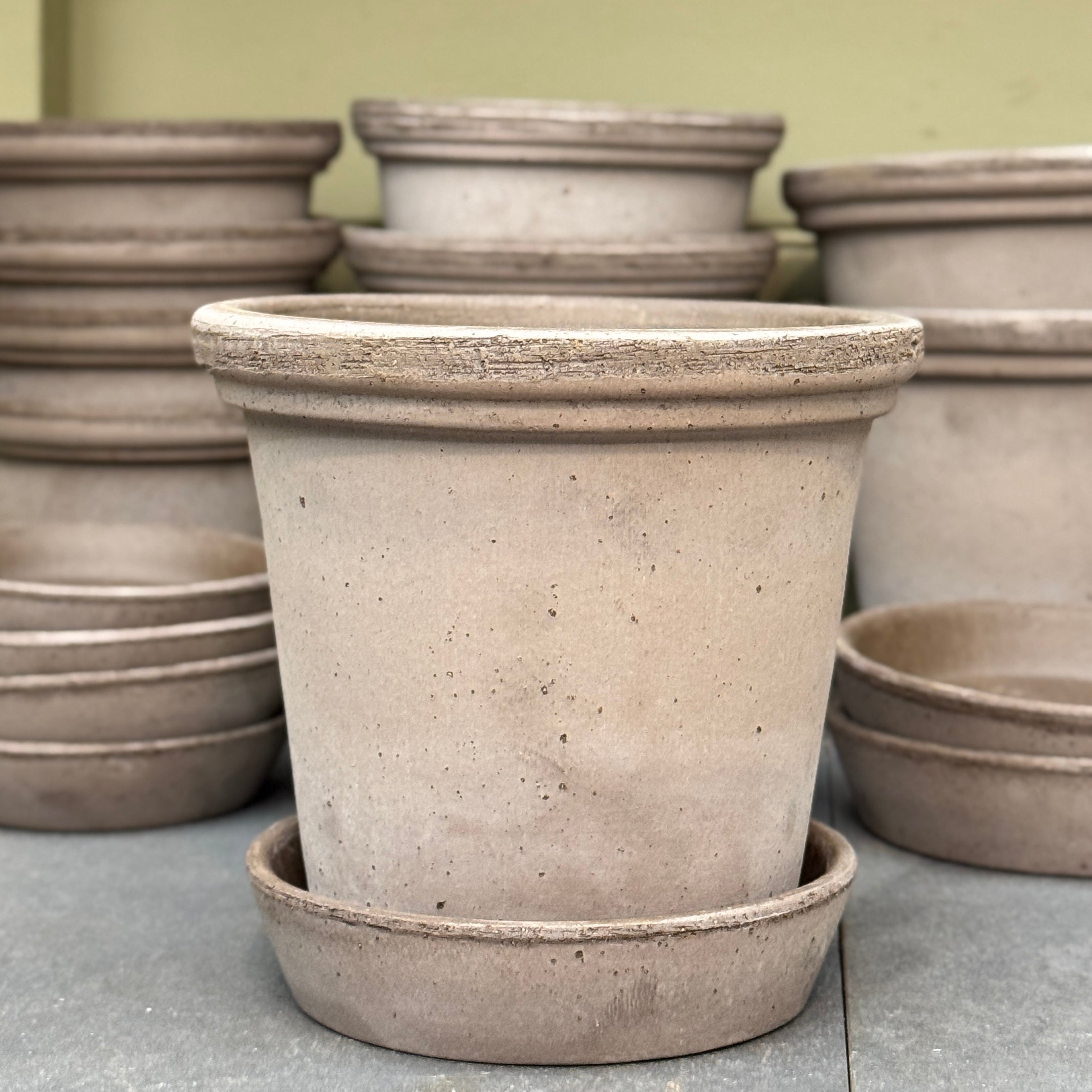 Bergs Potter Flora Pot & Saucer Set – Grey Terracotta