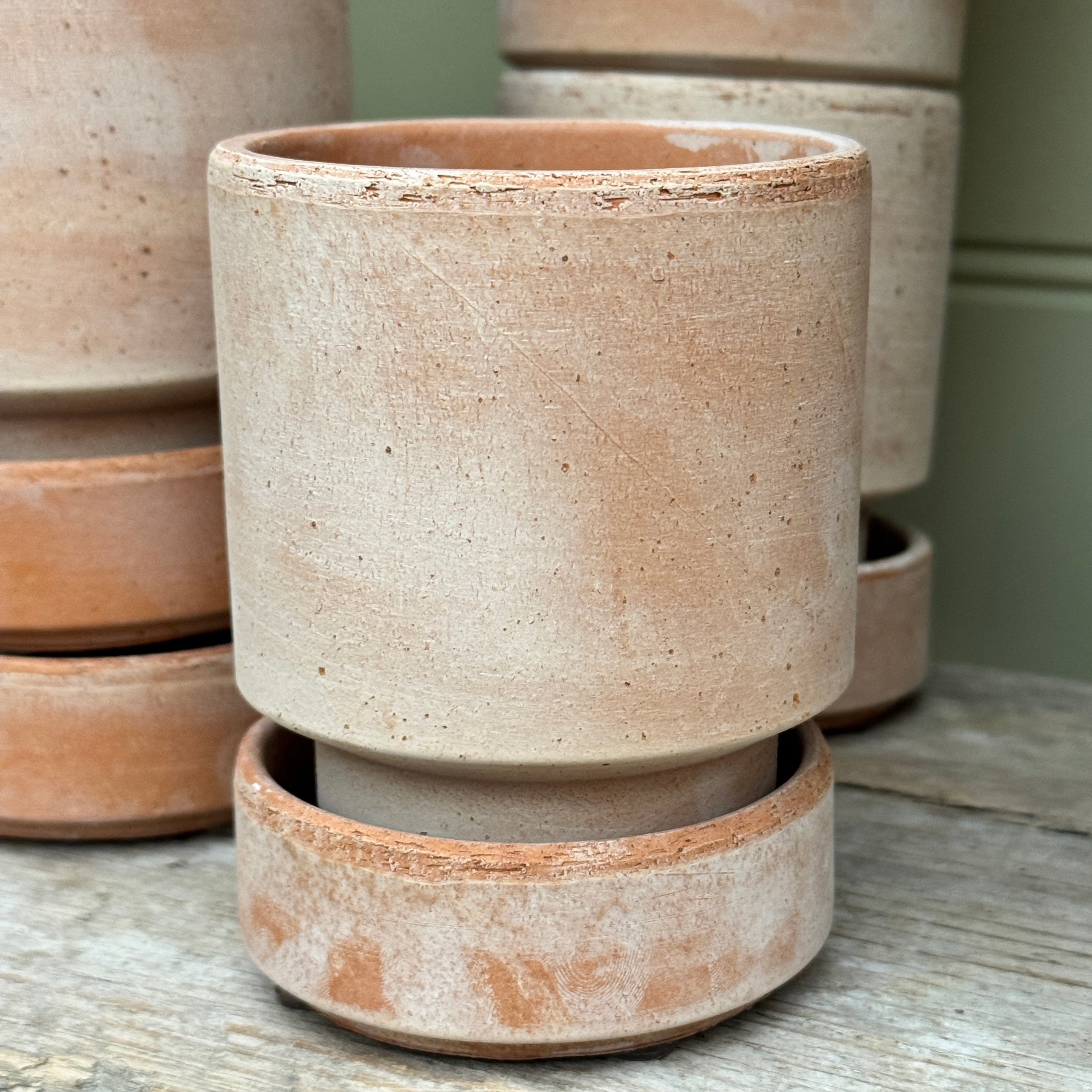 Bergs Potter Hoff Pot & Saucer Set – Grey & Rosa Terracotta