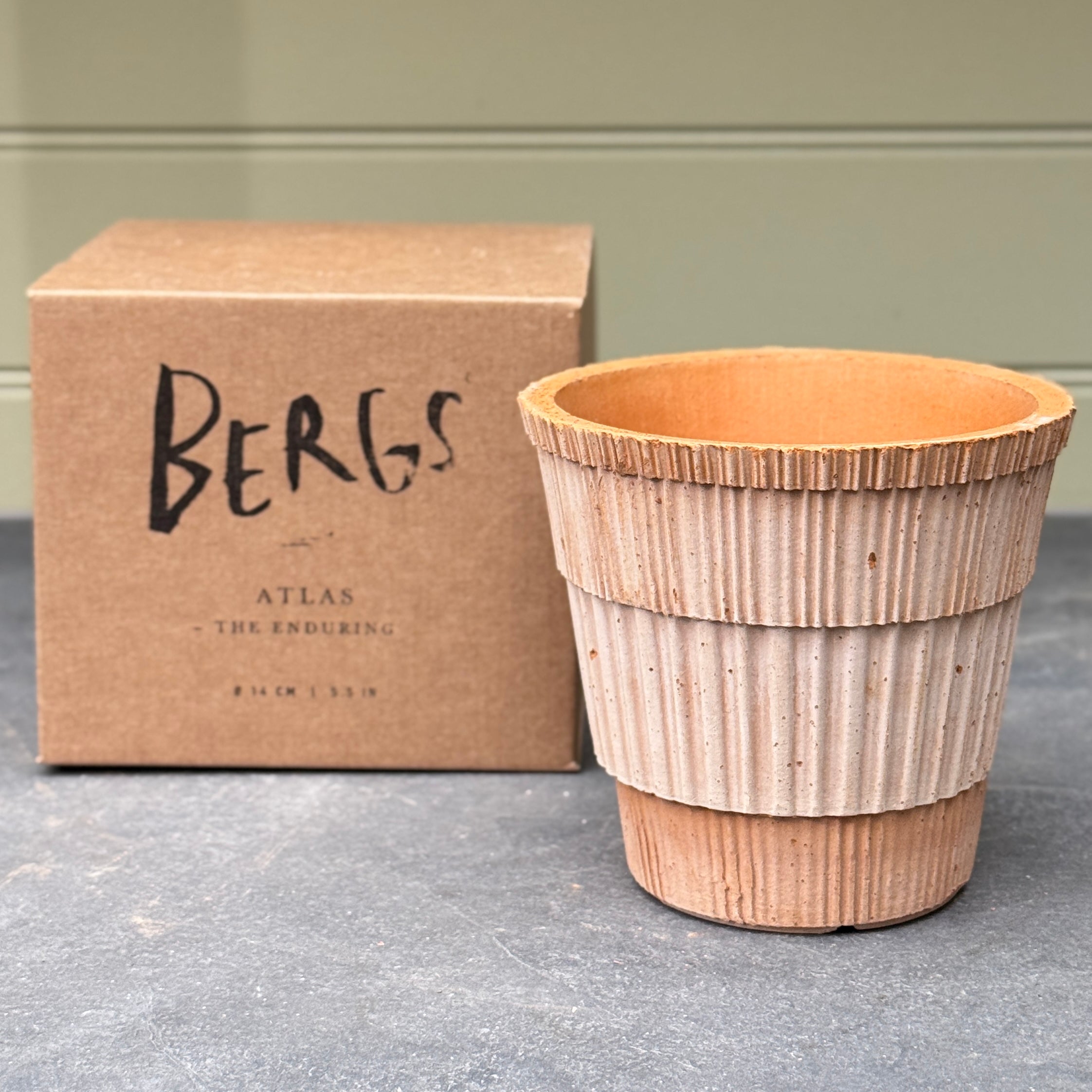 Bergs Potter Atlas Pot & Saucer Set - Rosa Terracotta