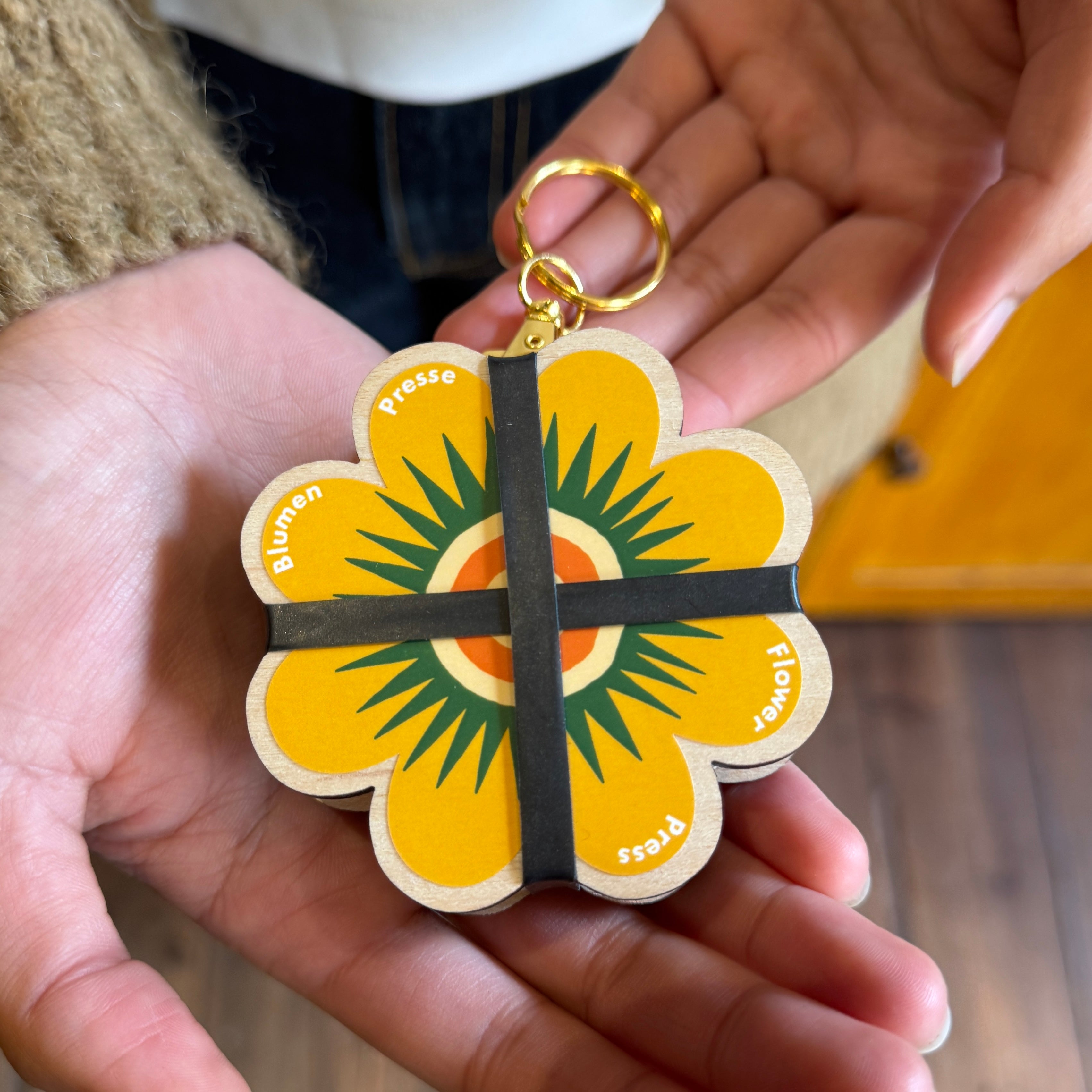 Keyring Flower Press | Studio Wald