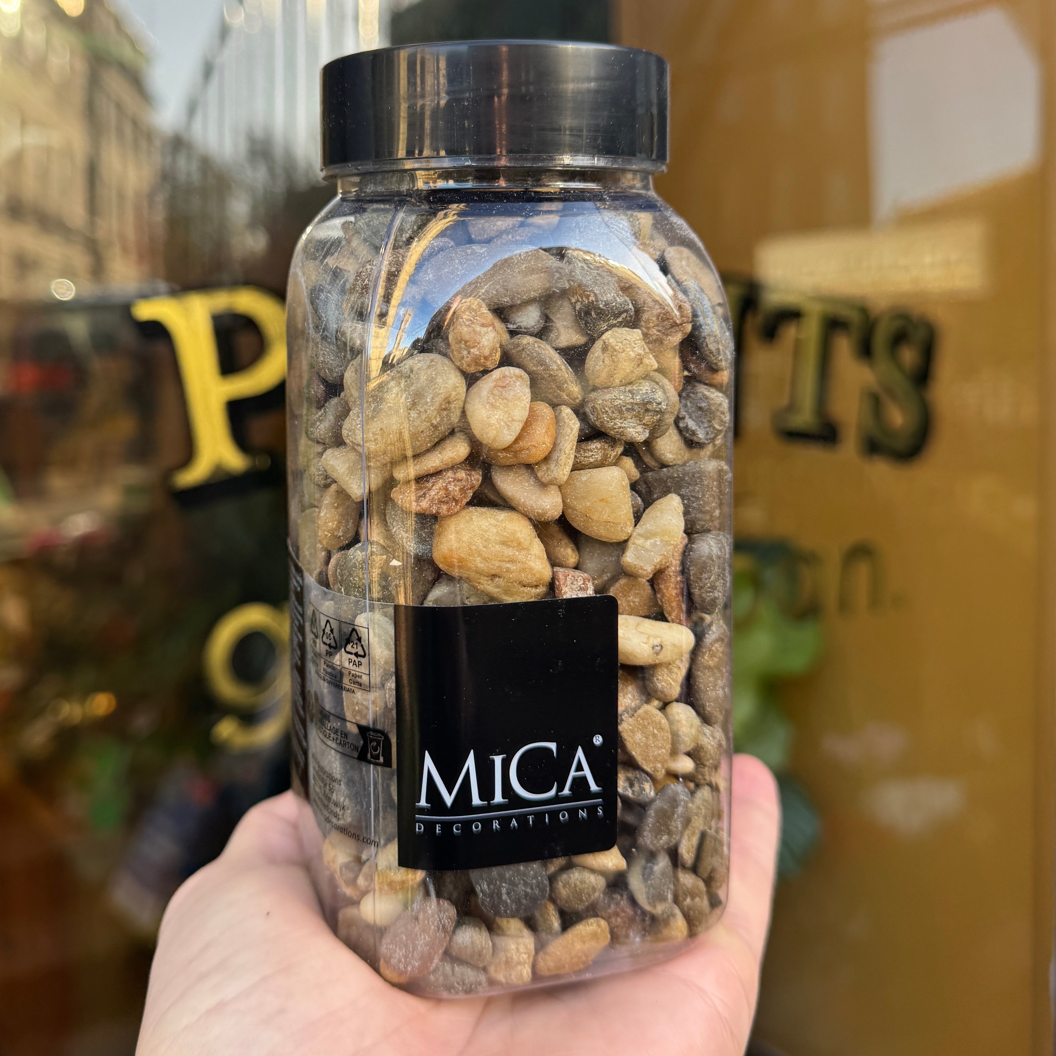 Decorative Pebbles – Natural Stone Mix