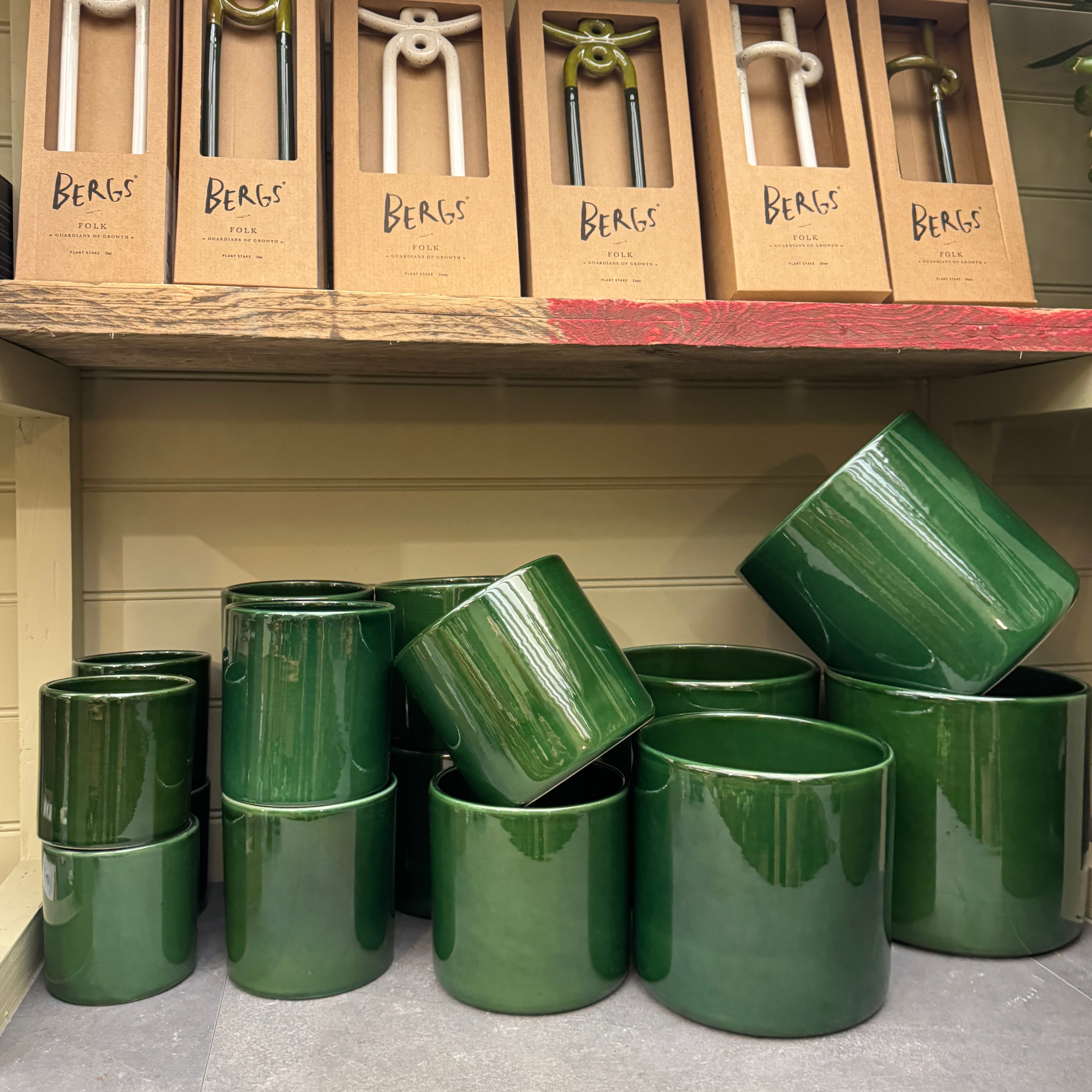 Bergs Potter Romeo Pot | Deep Green Glaze